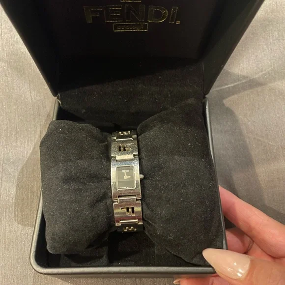 FENDI Watch - Picture 10 of 12